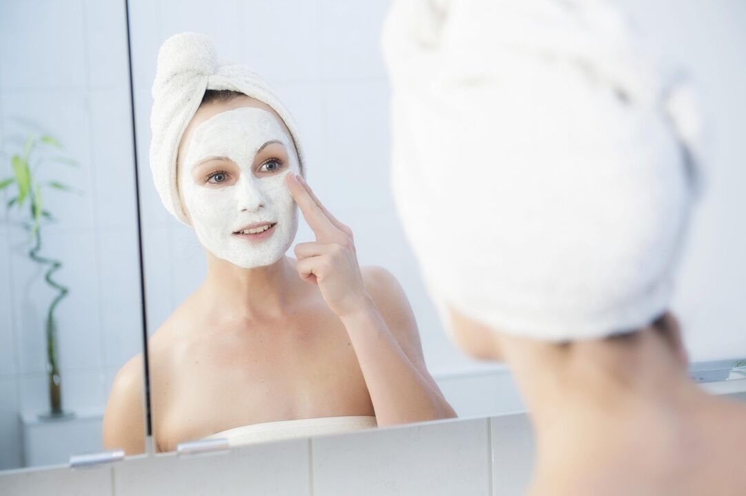 applying a mask to rejuvenate the face